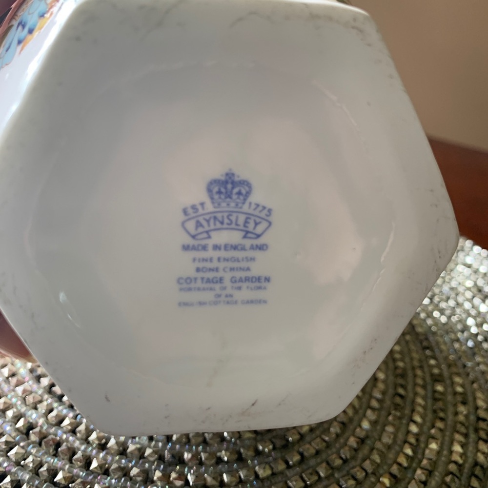 Aynsley Cottage Garden 7” hexagon vase. Excellent condition. Beautiful! ❣️ - Picture 4 of 6